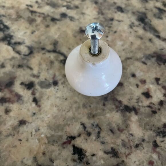 24 Rustic Farmhouse Vintage Wildflower White Round Porcelain Knobs- Set of 24 - Picture 8 of 9